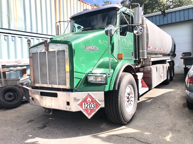 2007 KENWORTH T800 6,000 GALLON ALUMINUM 3-COMPARTMENT DOUBLE PUMP TANKER